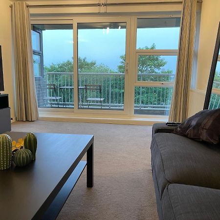 Spacious 2-Bedroom Flat Near Surbiton Station Exterior photo