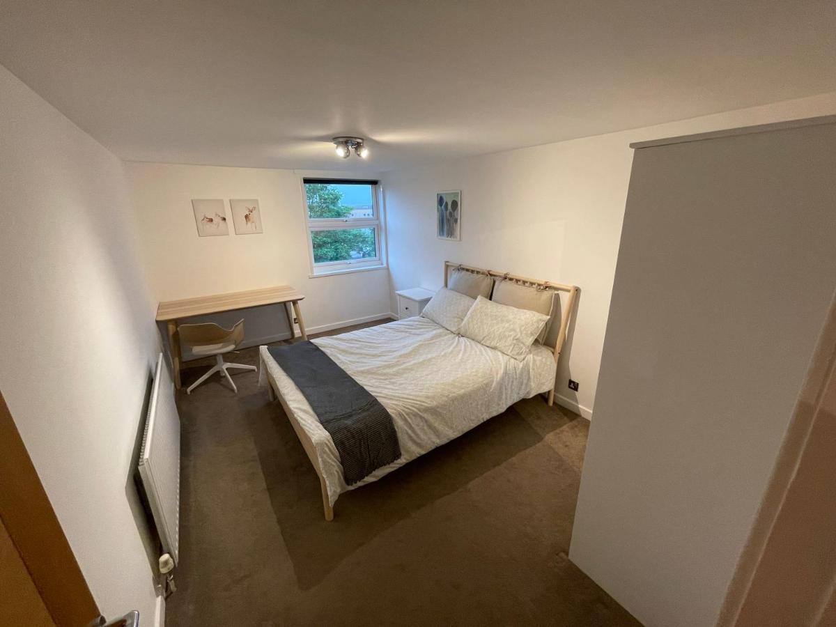 Spacious 2-Bedroom Flat Near Surbiton Station Exterior photo