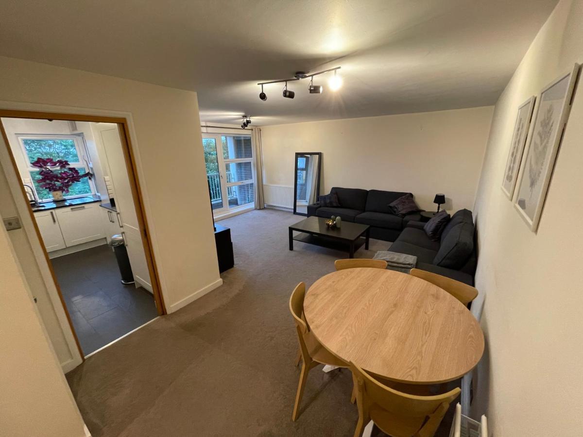 Spacious 2-Bedroom Flat Near Surbiton Station Exterior photo